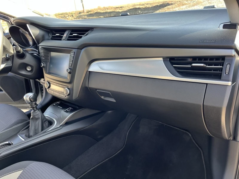 Toyota Avensis, снимка 8 - Автомобили и джипове - 52267317