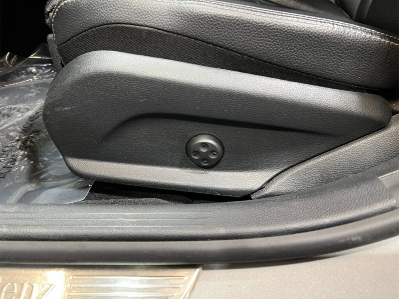 Mercedes-Benz C 300 * 4MATIC Sedan * CARFAX * ЦЕНА ДО БГ, снимка 11 - Автомобили и джипове - 52870637