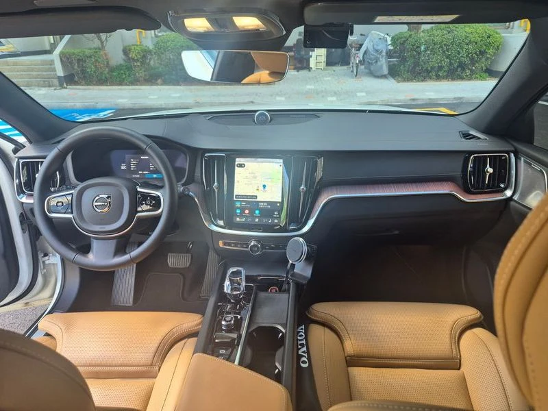 Volvo V60 2.0 Automatic КРАЙНА ЦЕНА: 36035 EUR !!!РЕАЛНА КРА, снимка 9 - Автомобили и джипове - 55969507