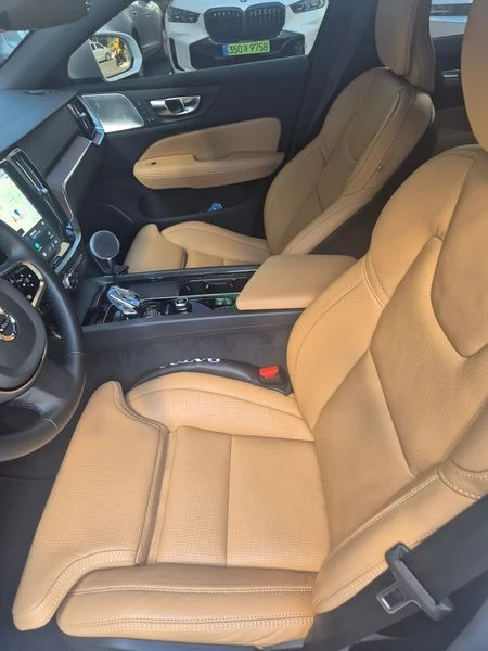 Volvo V60 2.0 Automatic КРАЙНА ЦЕНА: 36035 EUR !!!РЕАЛНА КРА, снимка 10 - Автомобили и джипове - 55969507