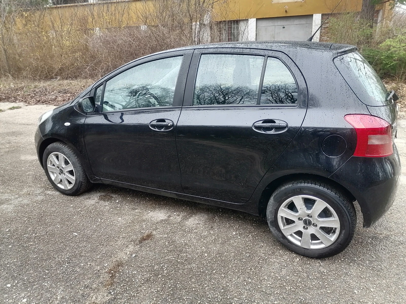 Toyota Yaris 1.0VVT-i - изображение 5