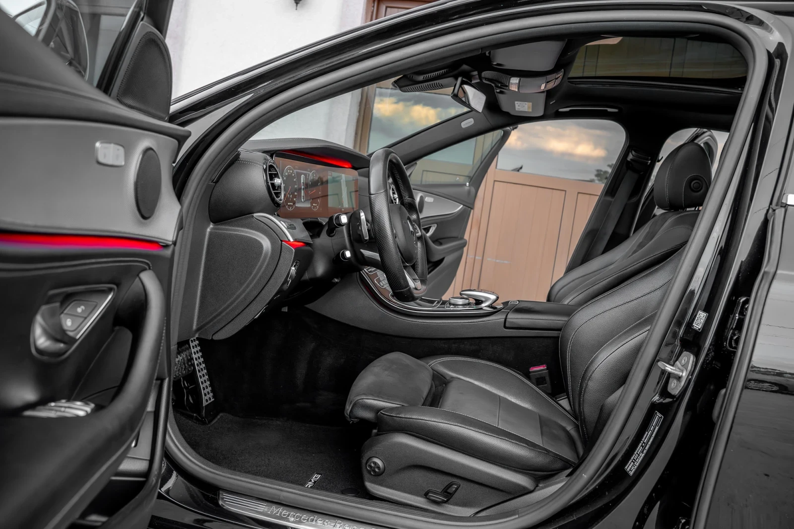 Mercedes-Benz E 220 AMG/9G-TRONIC/DISTRONIC/PANORAMA/360CAMERA/DIGITAL - изображение 10