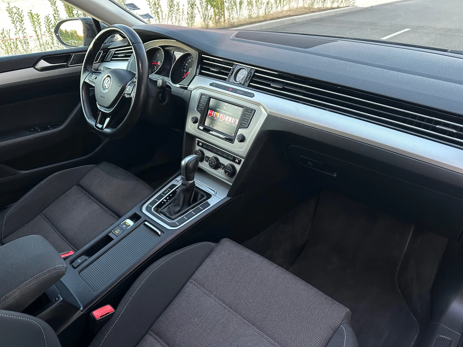 VW Passat 2.0TDI * DSG* DISTRONIC* Масаж* Подгрев - изображение 8