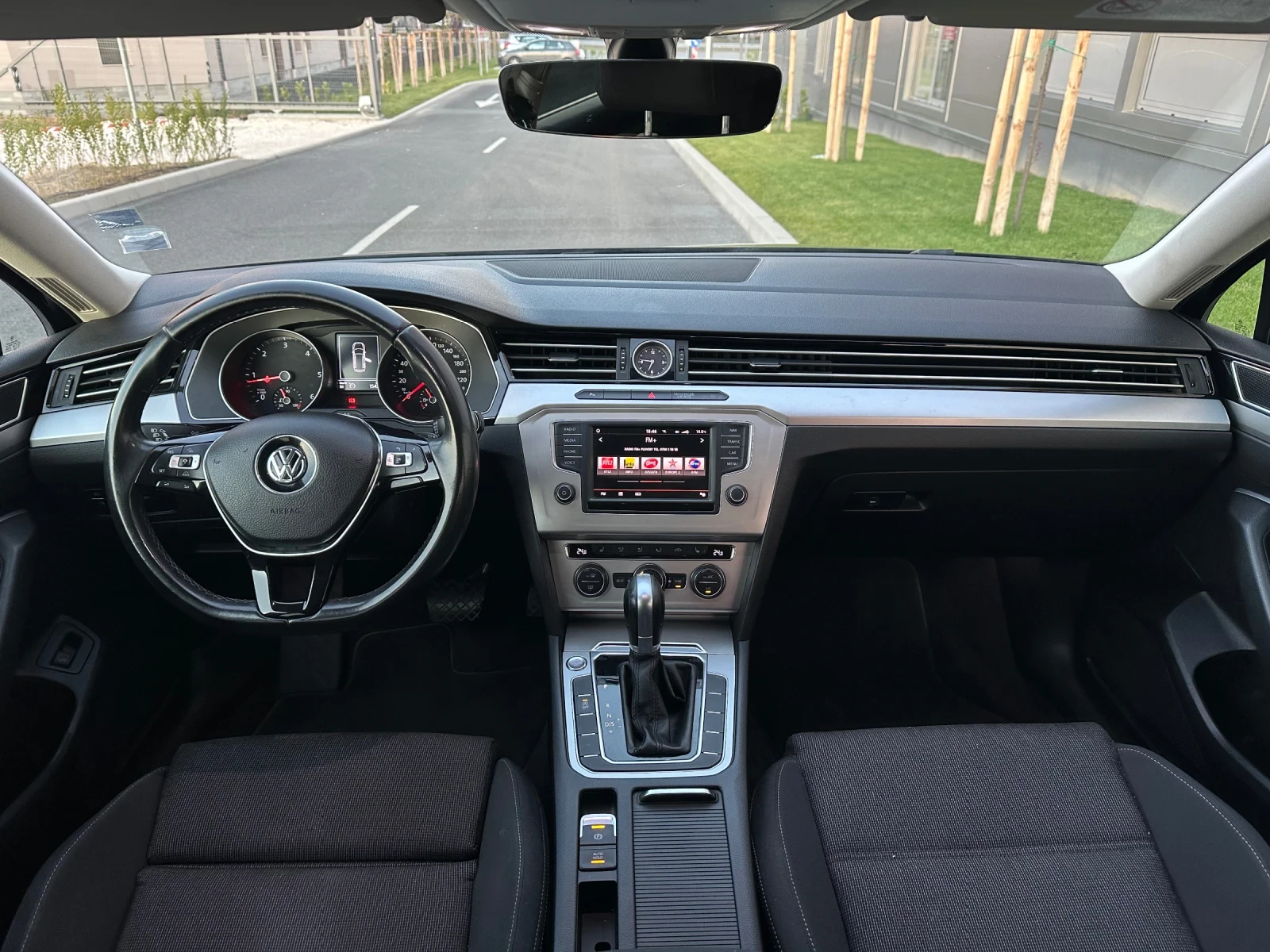 VW Passat 2.0TDI * DSG* DISTRONIC* Масаж* Подгрев - изображение 7