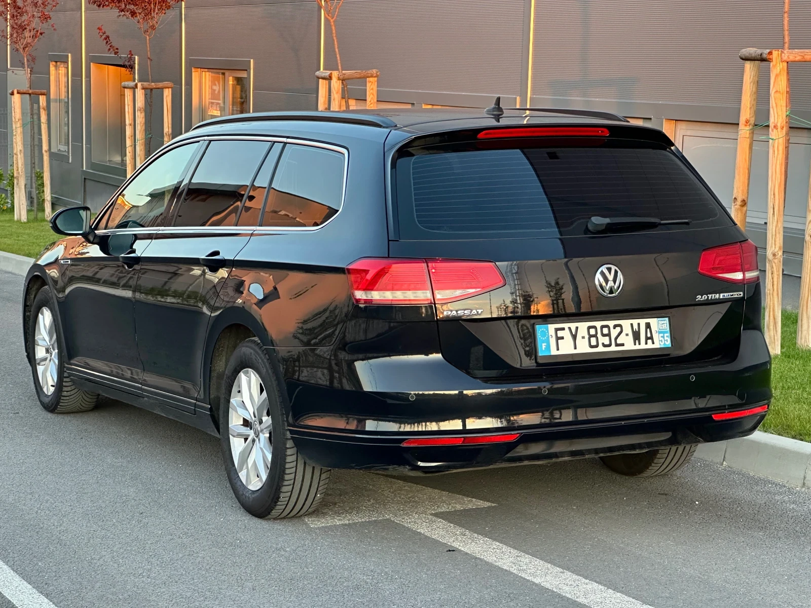 VW Passat 2.0TDI * DSG* DISTRONIC* Масаж* Подгрев - изображение 5