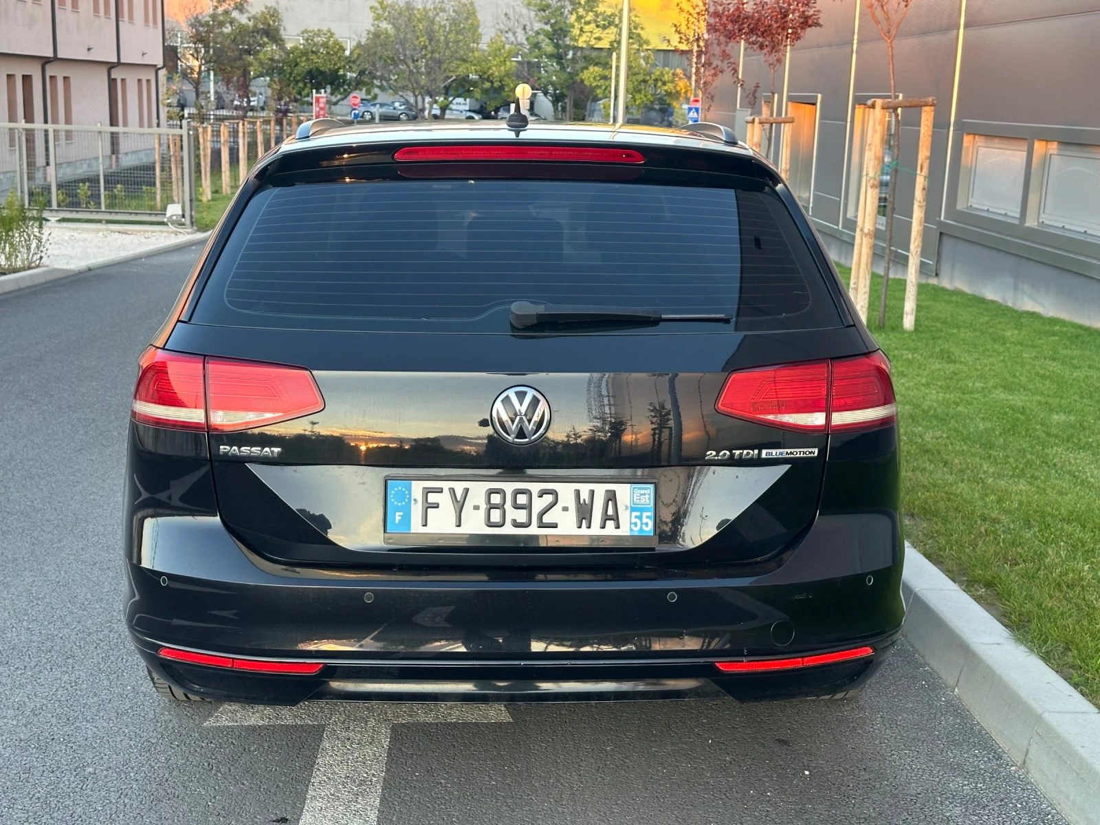 VW Passat 2.0TDI * DSG* DISTRONIC* Масаж* Подгрев - изображение 6