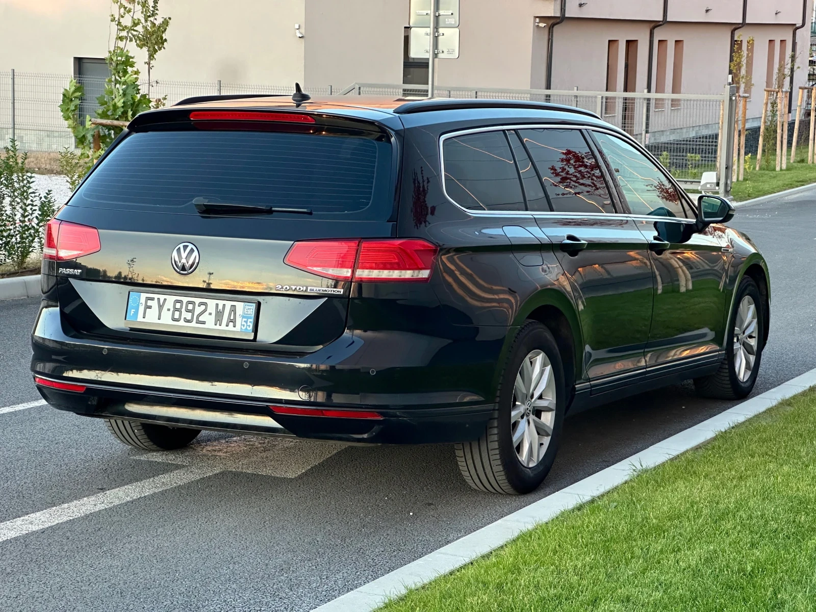 VW Passat 2.0TDI * DSG* DISTRONIC* Масаж* Подгрев - изображение 4