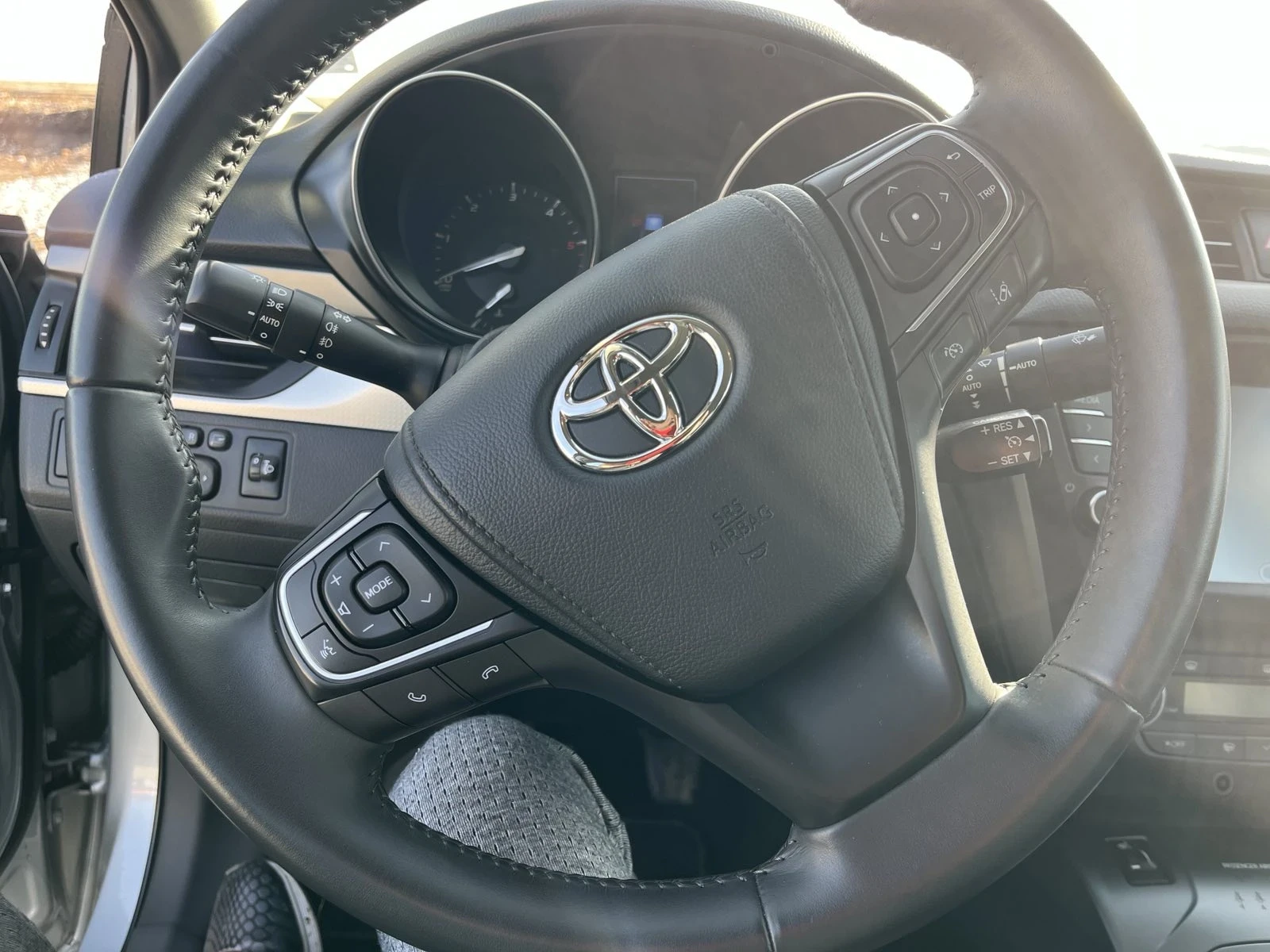 Toyota Avensis  - изображение 5