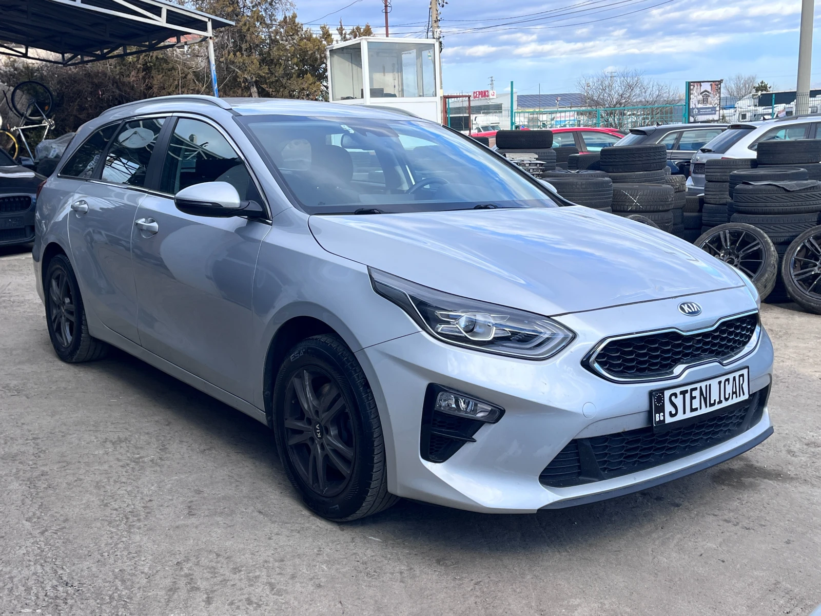 Kia Ceed 1.4i АВТОМАТИК + JBL + LED - изображение 4