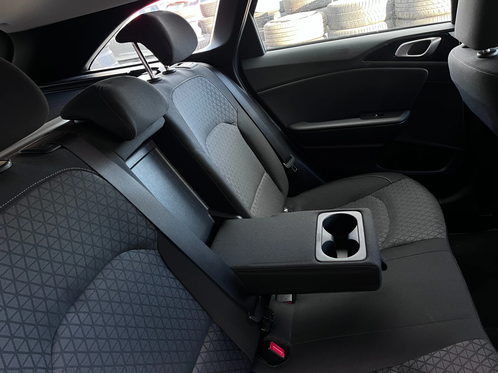 Kia Ceed 1.4i АВТОМАТИК + JBL + LED - изображение 9