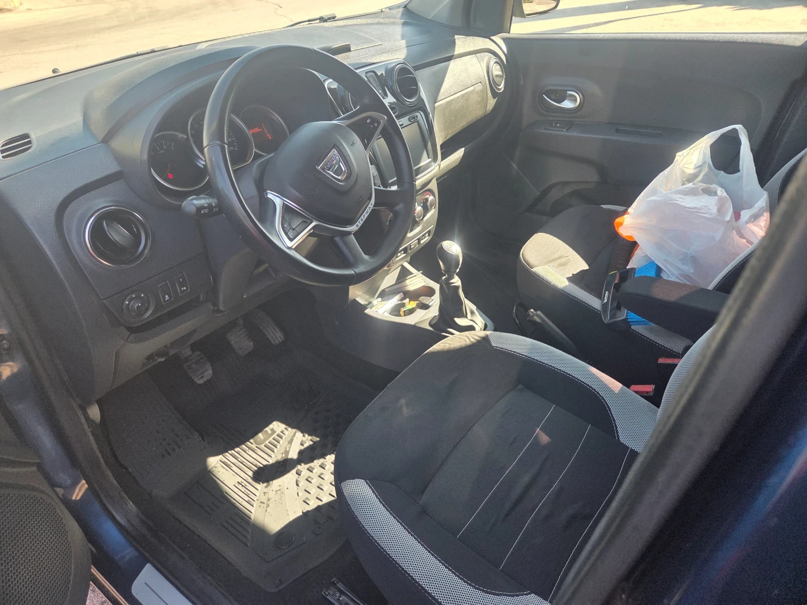 Dacia Lodgy 1.5dci, снимка 8 - Автомобили и джипове - 53796871