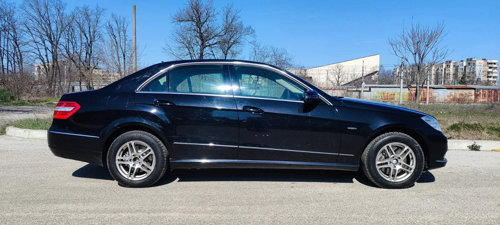 Mercedes-Benz E 250 Elegance, снимка 3 - Автомобили и джипове - 53829426