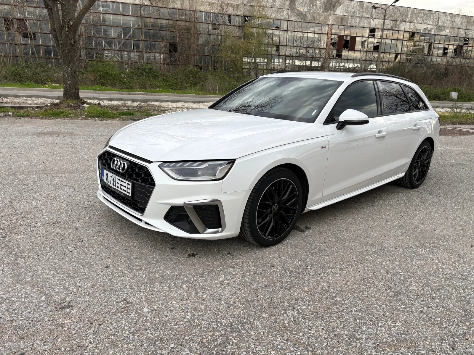 Audi A4 Avant 35TDI Mild-hybrid, снимка 8 - Автомобили и джипове - 54131929