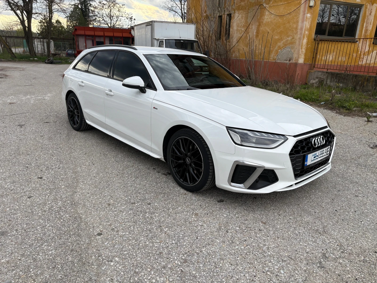 Audi A4 Avant 35TDI Mild-hybrid, снимка 2 - Автомобили и джипове - 54131929