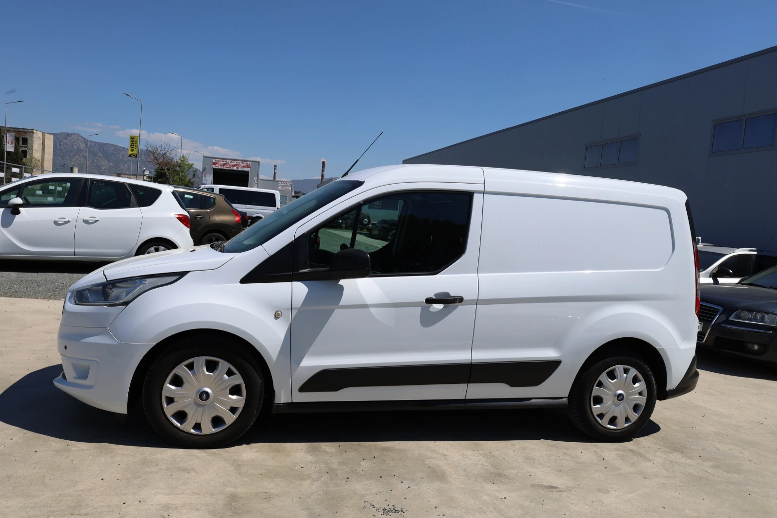 Ford Connect 1.5, снимка 3 - Автомобили и джипове - 54358434