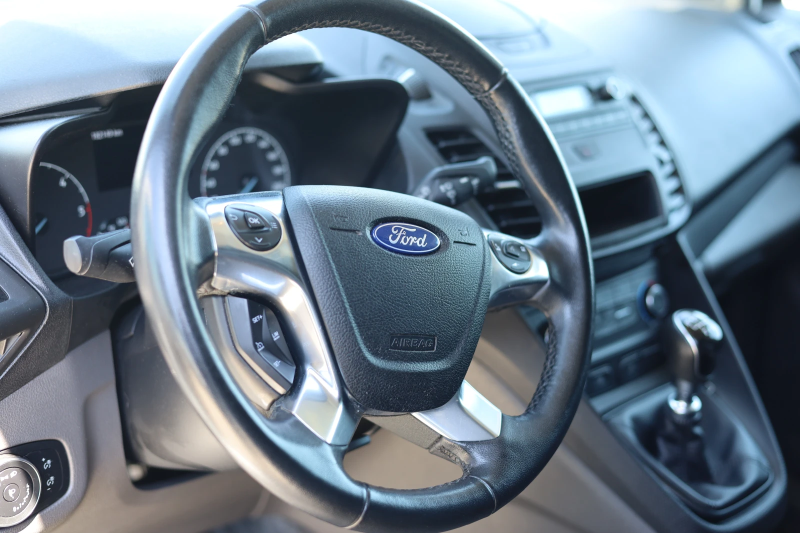 Ford Connect 1.5, снимка 12 - Автомобили и джипове - 54358434