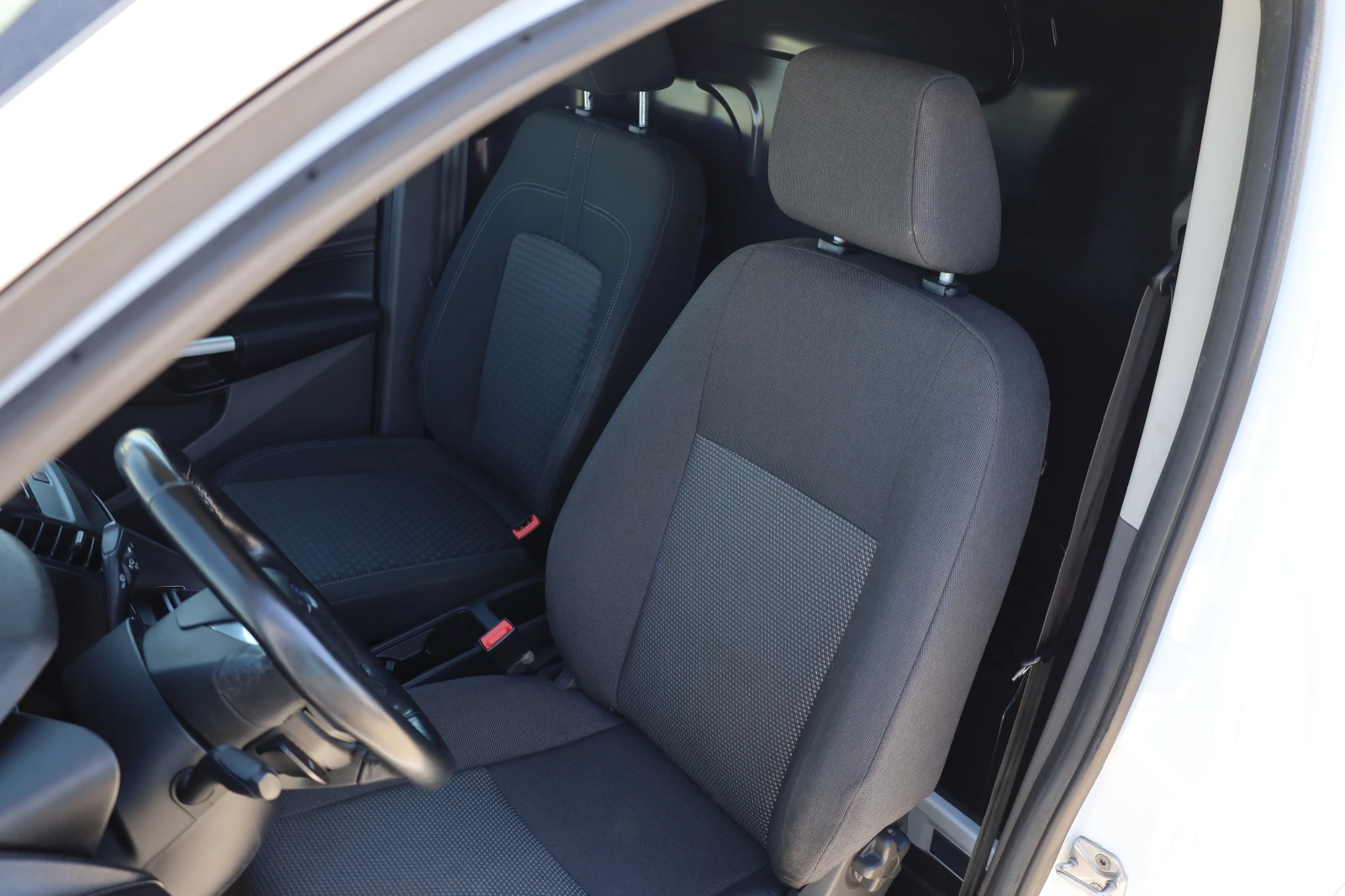 Ford Connect 1.5, снимка 14 - Автомобили и джипове - 54358434