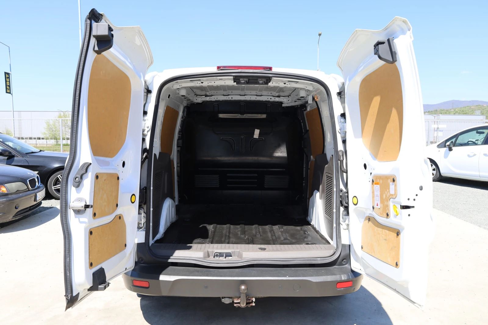 Ford Connect 1.5, снимка 7 - Автомобили и джипове - 54358434