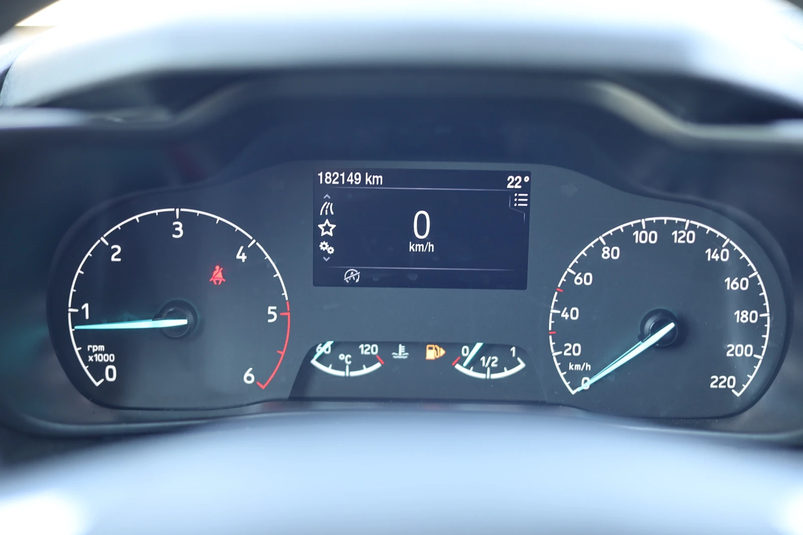 Ford Connect 1.5, снимка 13 - Автомобили и джипове - 54358434