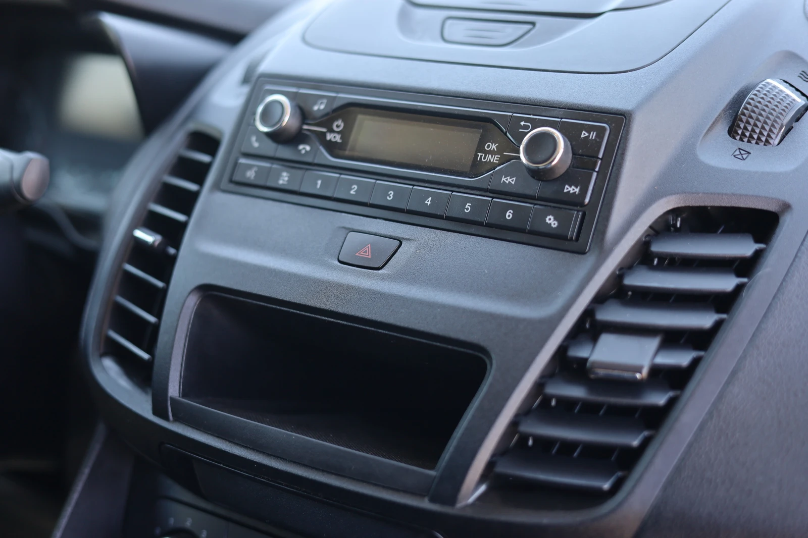 Ford Connect 1.5, снимка 15 - Автомобили и джипове - 54358434