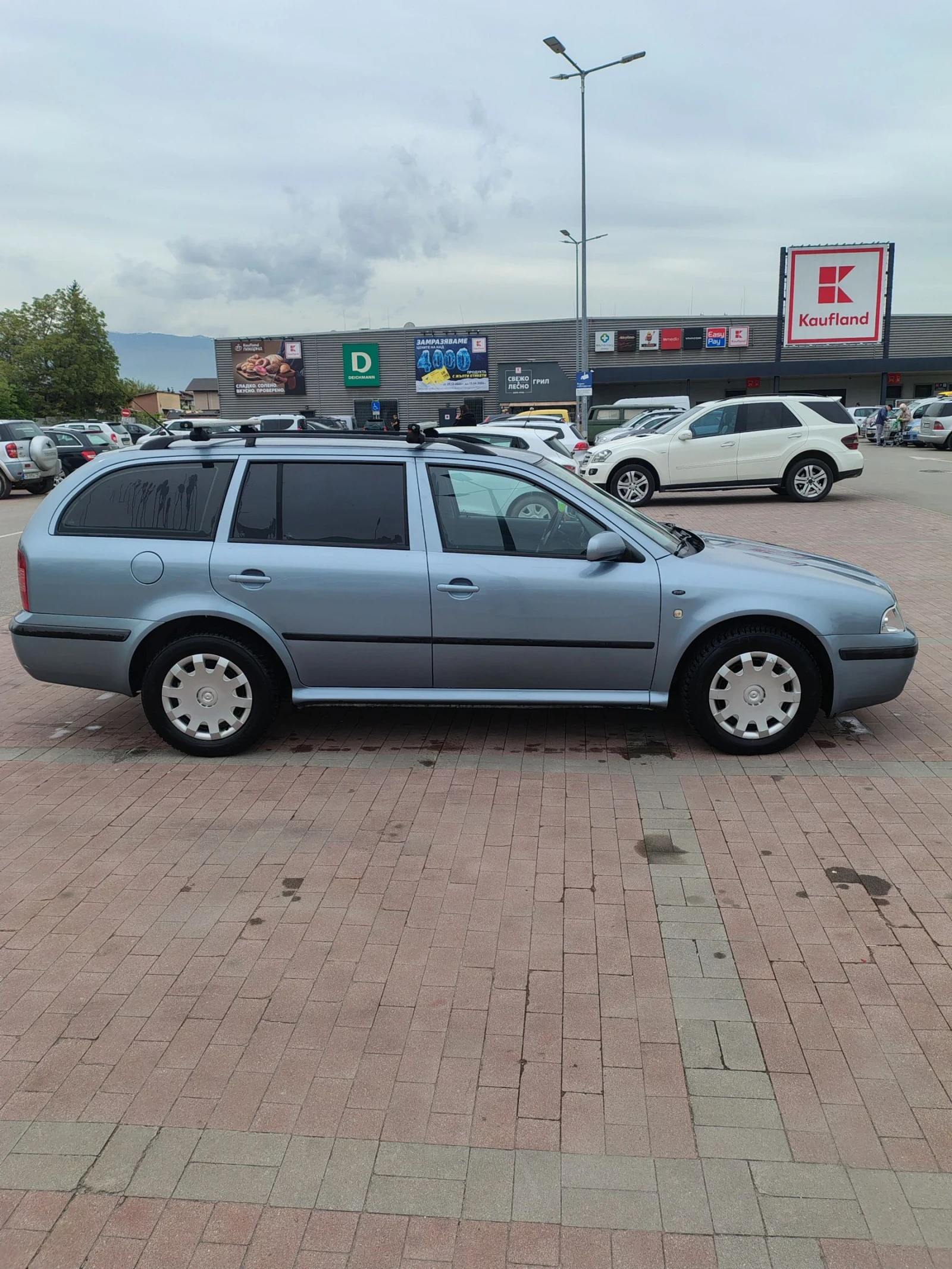 Skoda Octavia 1.6i ТОП СЪСТОЯНИЕ , снимка 3 - Автомобили и джипове - 54476862