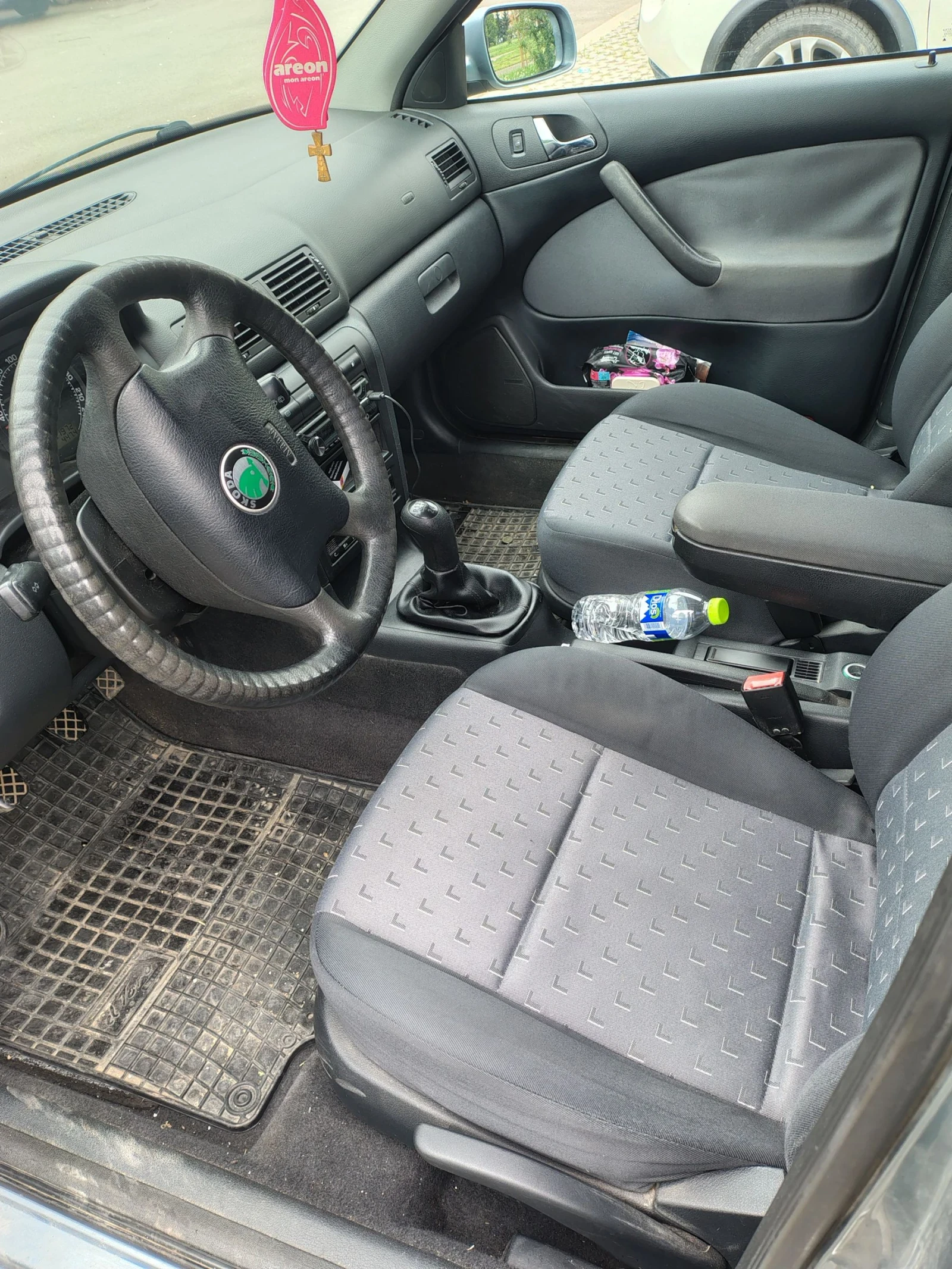 Skoda Octavia 1.6i ТОП СЪСТОЯНИЕ , снимка 9 - Автомобили и джипове - 54476862