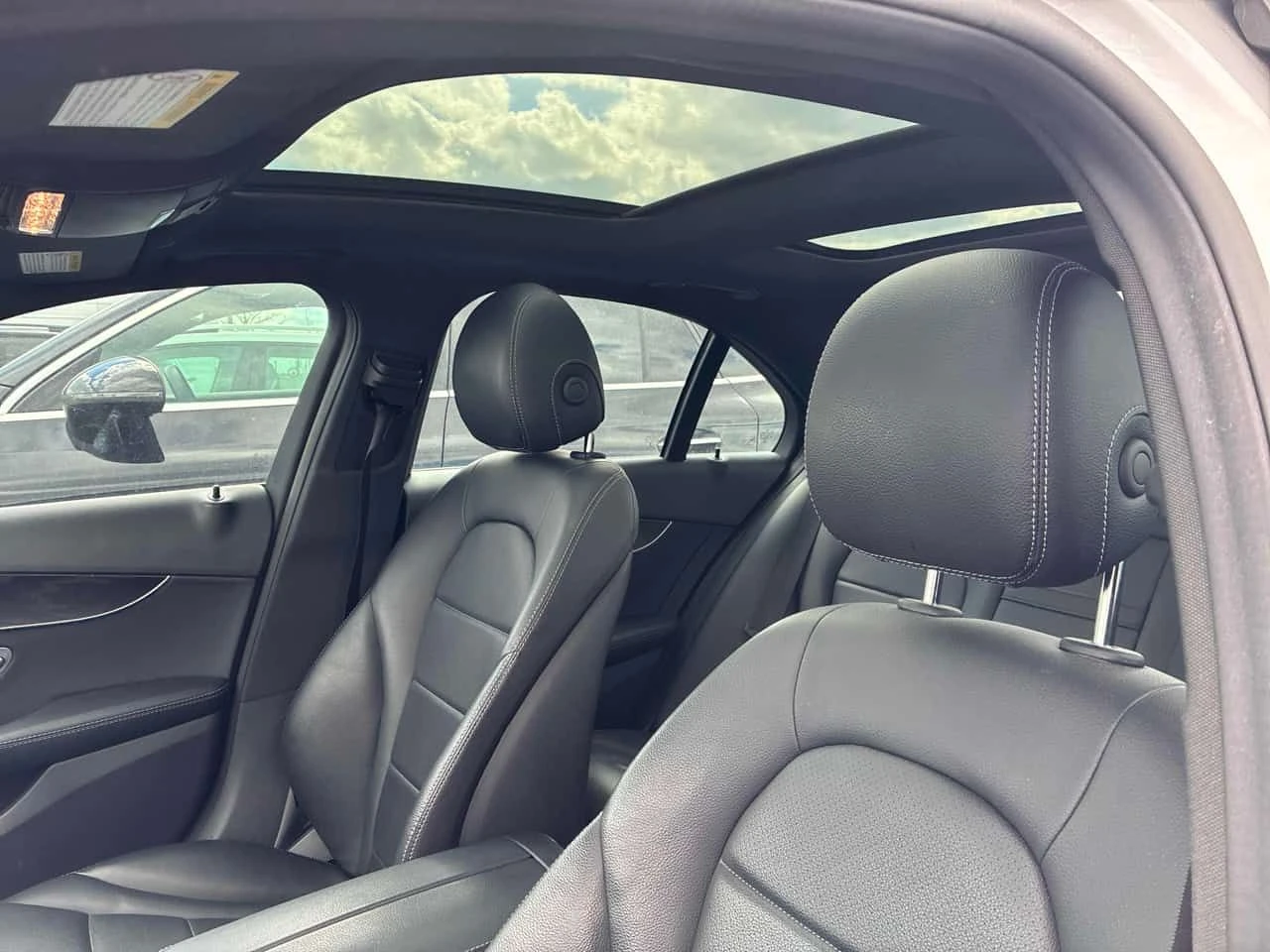 Mercedes-Benz C 300 | ПАНОРАМА | ПОДГРЕВ | CARFAX | , снимка 11 - Автомобили и джипове - 54479710