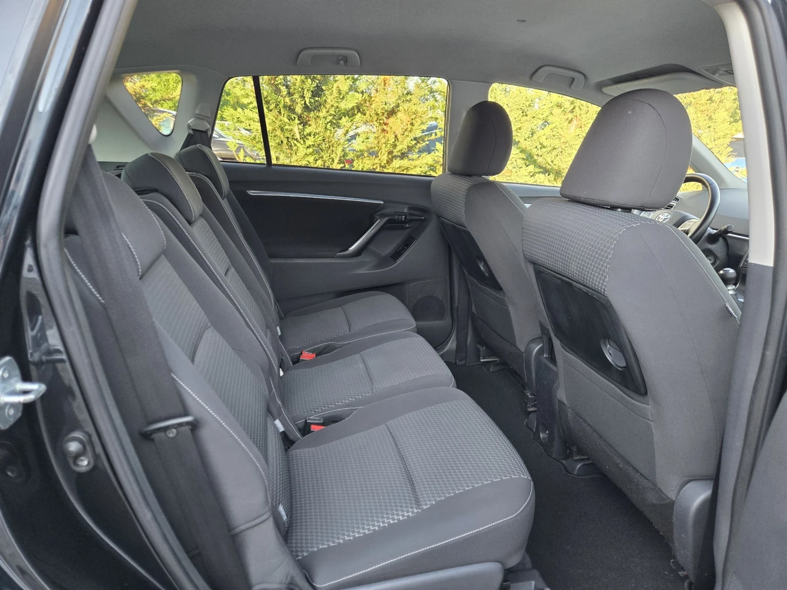 Toyota Verso 1.6D-4d-112кс= 6СКОРОСТИ= 173.000км= CAM= EURO 6B, снимка 14 - Автомобили и джипове - 54933602