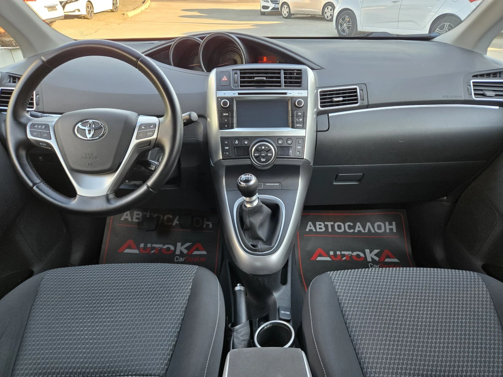 Toyota Verso 1.6D-4d-112кс= 6СКОРОСТИ= 173.000км= CAM= EURO 6B, снимка 12 - Автомобили и джипове - 54933602