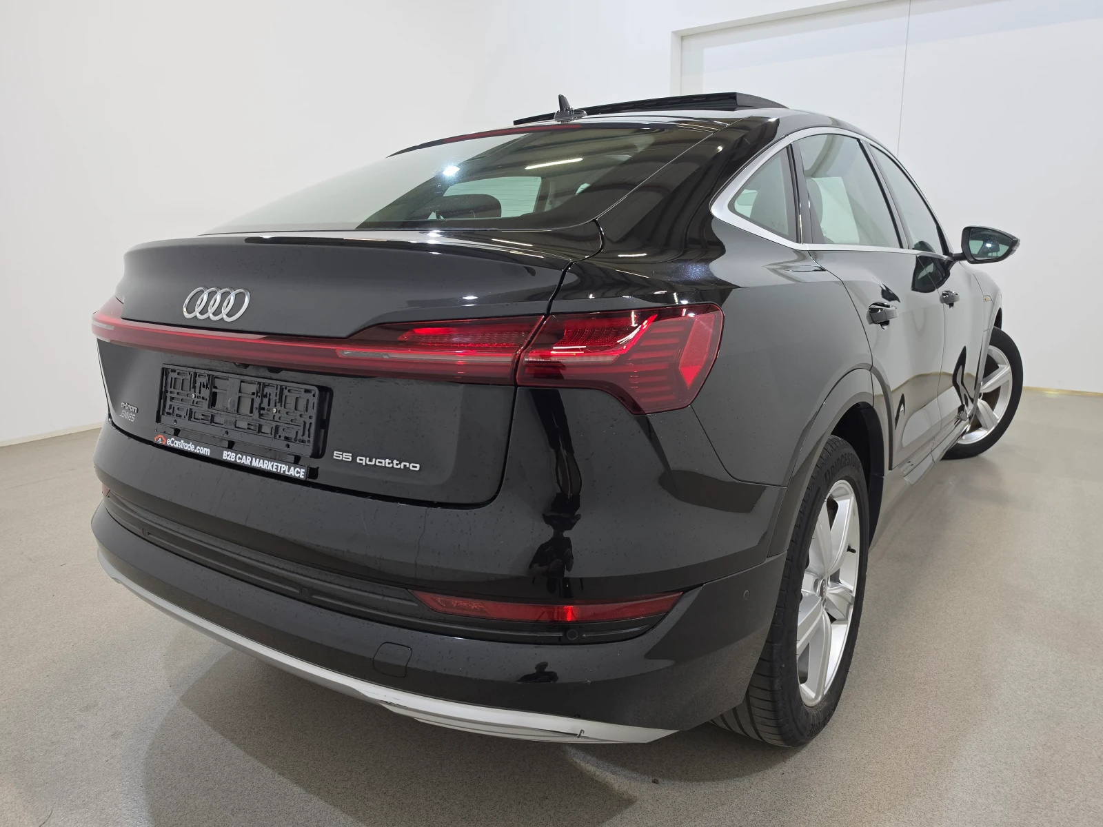 Audi E-Tron 55 Sportback Virtual Pano LED-Matrix Bang&Olufsen, снимка 3 - Автомобили и джипове - 55349139