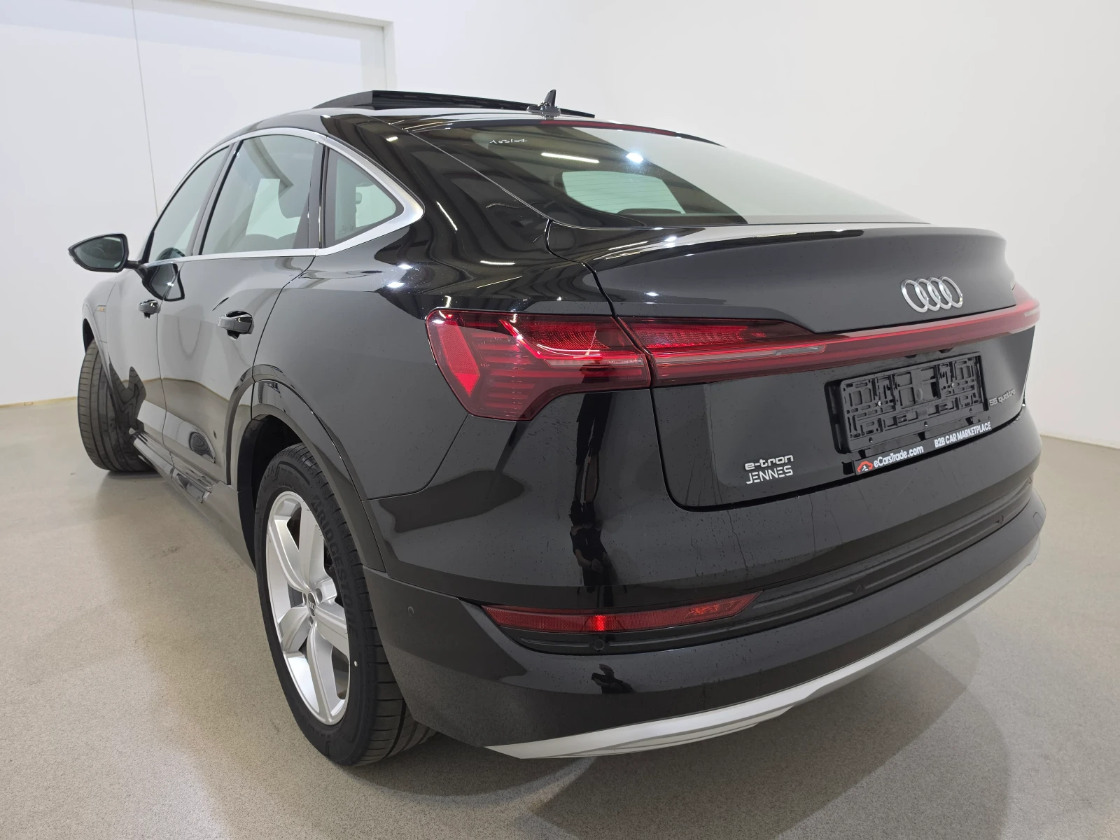 Audi E-Tron 55 Sportback Virtual Pano LED-Matrix Bang&Olufsen, снимка 4 - Автомобили и джипове - 55349139