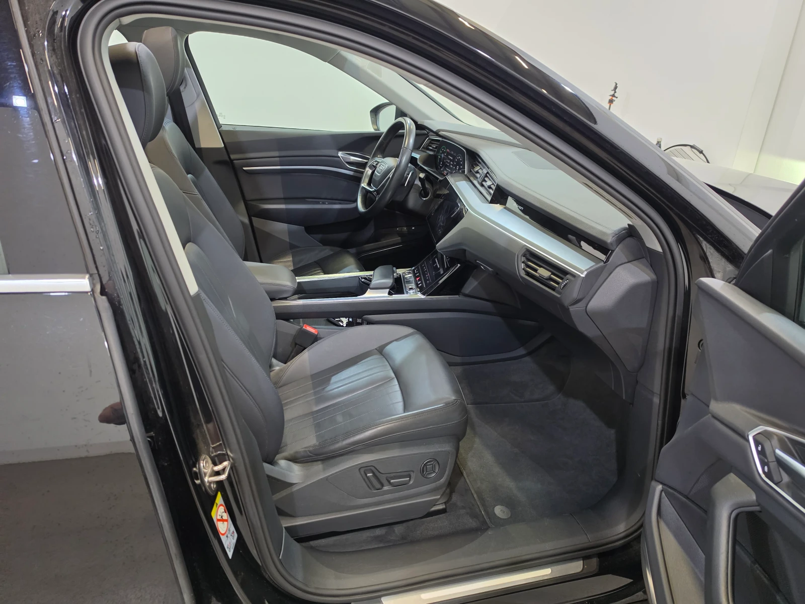 Audi E-Tron 55 Sportback Virtual Pano LED-Matrix Bang&Olufsen, снимка 13 - Автомобили и джипове - 55349139