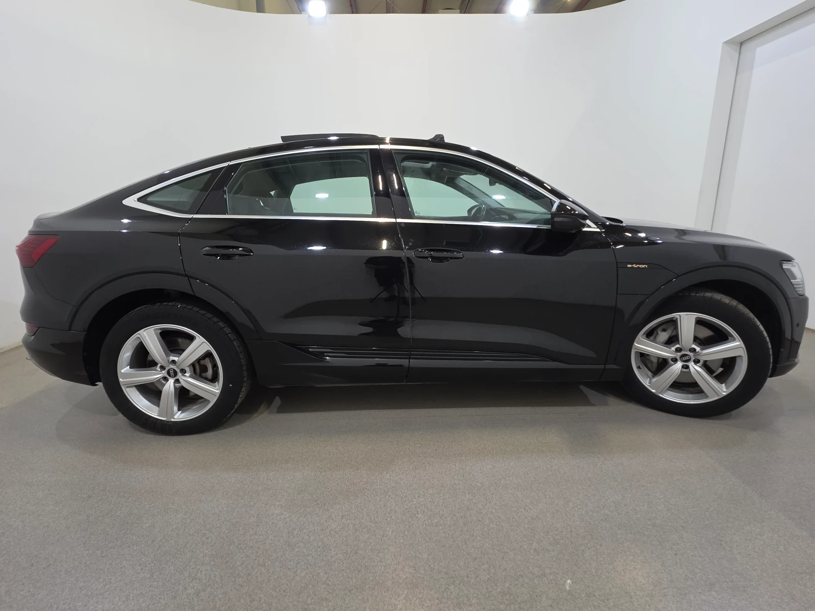 Audi E-Tron 55 Sportback Virtual Pano LED-Matrix Bang&Olufsen, снимка 5 - Автомобили и джипове - 55349139