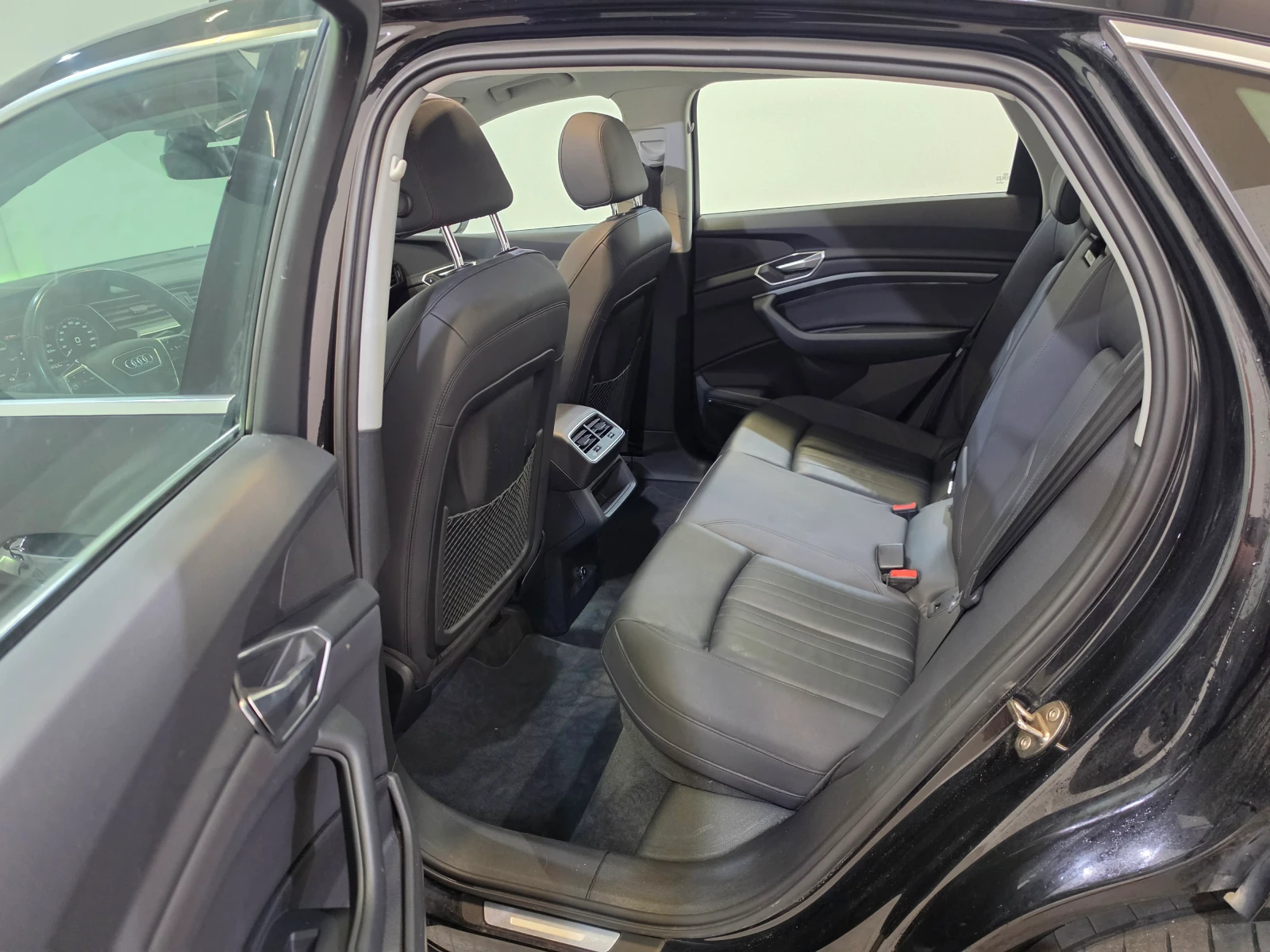 Audi E-Tron 55 Sportback Virtual Pano LED-Matrix Bang&Olufsen, снимка 12 - Автомобили и джипове - 55349139