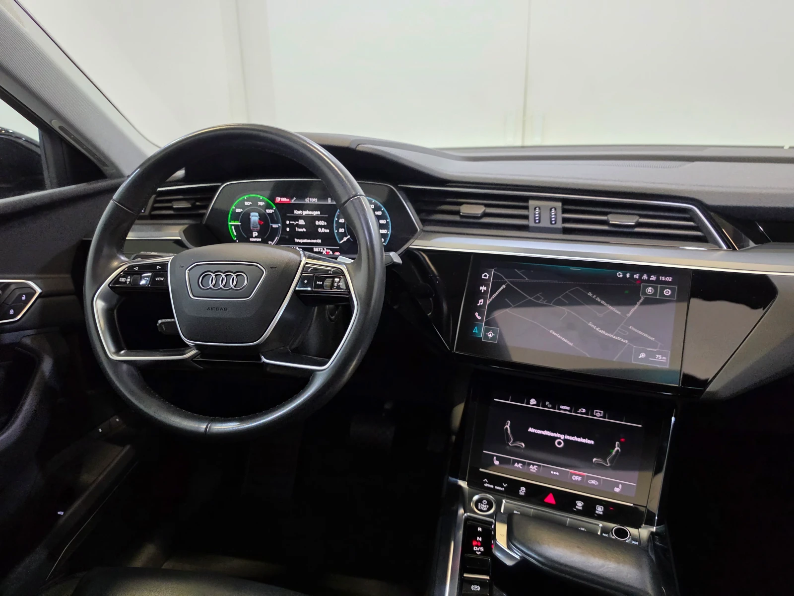 Audi E-Tron 55 Sportback Virtual Pano LED-Matrix Bang&Olufsen, снимка 16 - Автомобили и джипове - 55349139