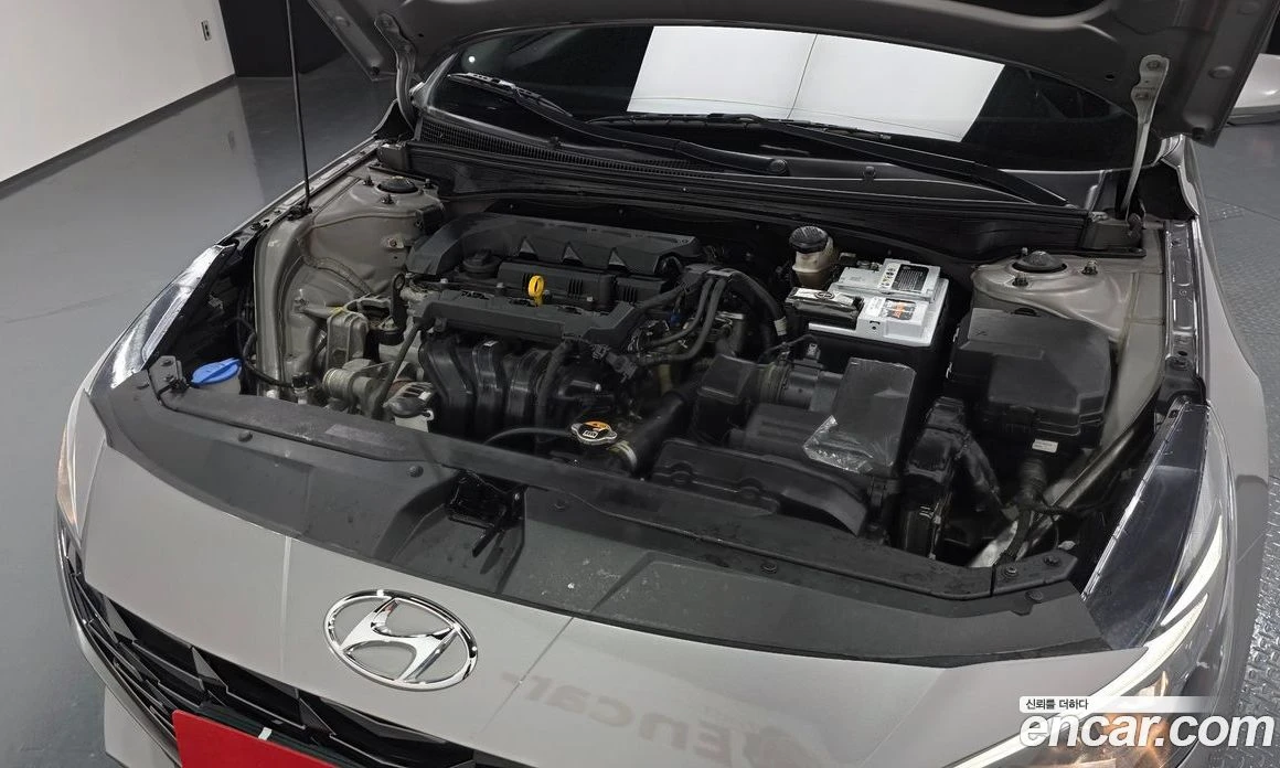 Hyundai Elantra 1.6 Modern, снимка 6 - Автомобили и джипове - 56155789
