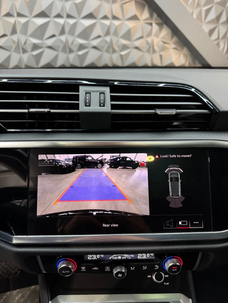 Audi Q3 35 TFSI * ПАНОРАМА * КАМЕРА * , снимка 8 - Автомобили и джипове - 52134074