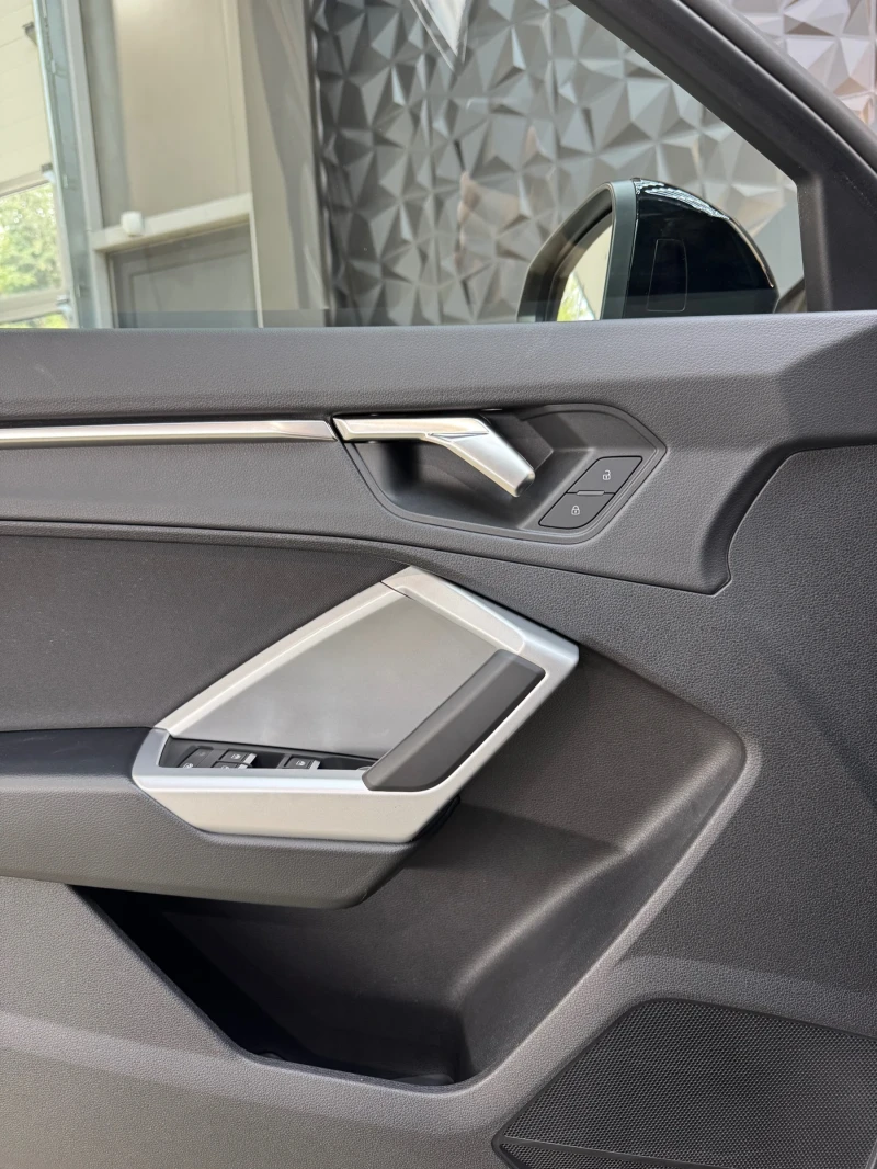 Audi Q3 35 TFSI * ПАНОРАМА * КАМЕРА * , снимка 10 - Автомобили и джипове - 52134074