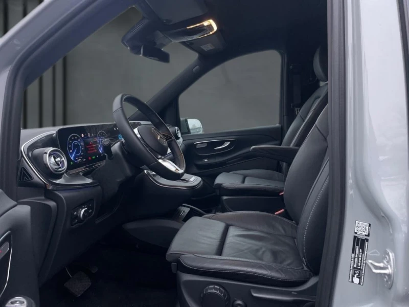 Mercedes-Benz EQV 300 LONG CAMERA DISTRONIC LED, снимка 6 - Автомобили и джипове - 52529922