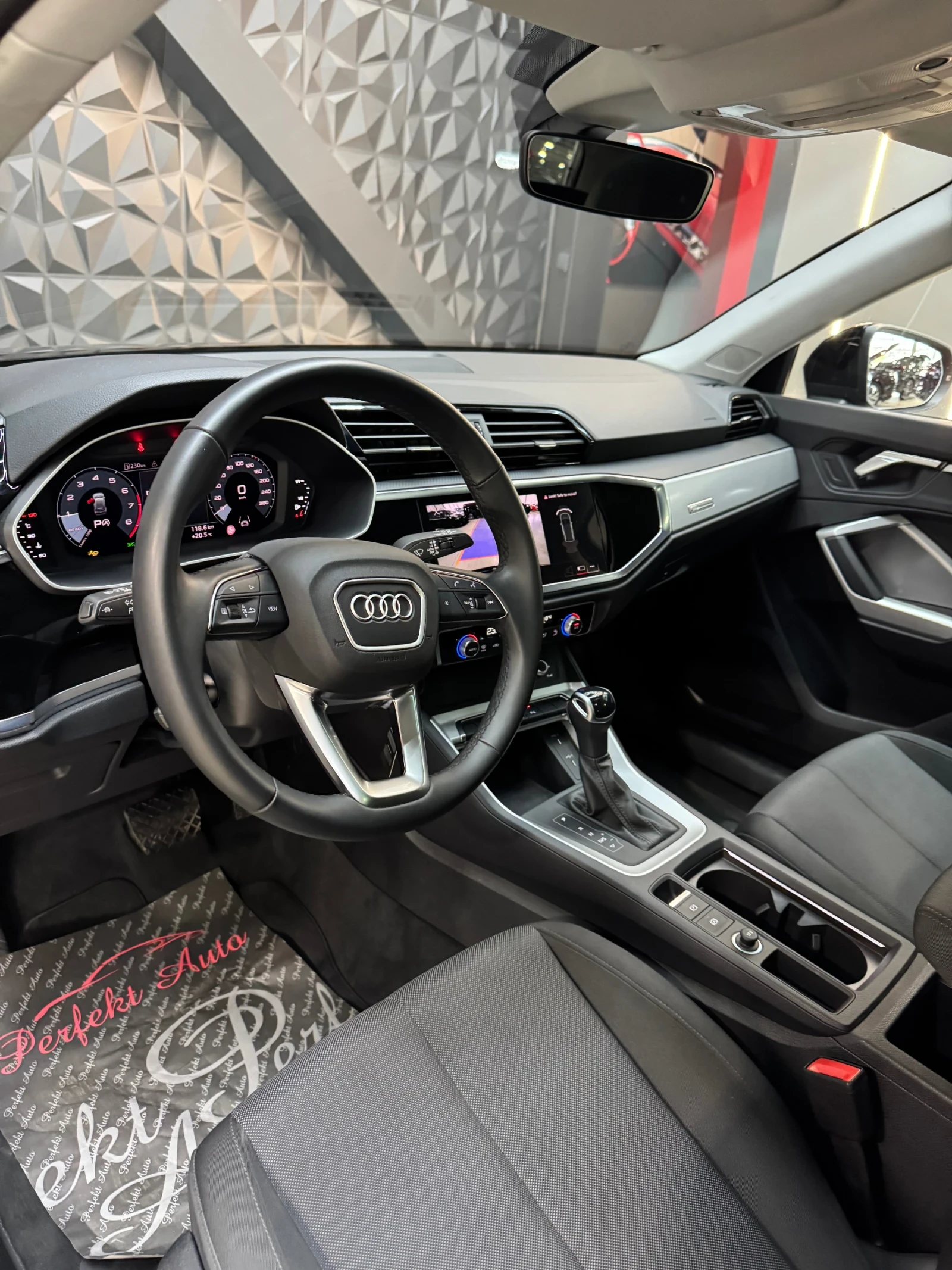 Audi Q3 35 TFSI * ПАНОРАМА * КАМЕРА *  - изображение 6