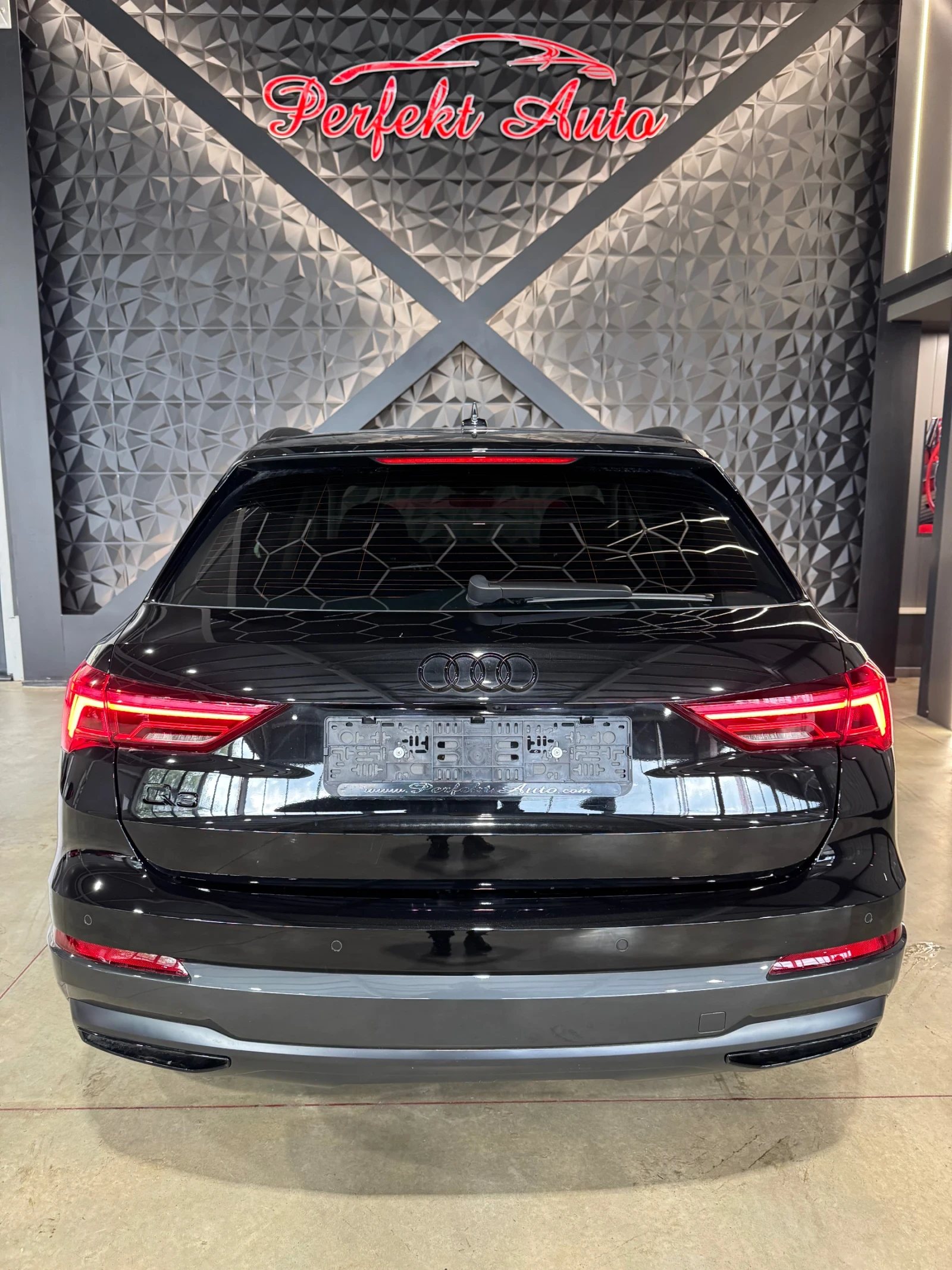 Audi Q3 35 TFSI * ПАНОРАМА * КАМЕРА *  - изображение 4