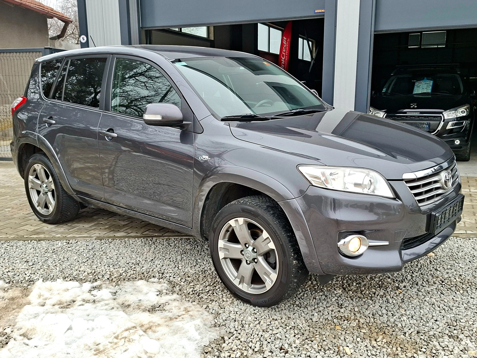 Toyota Rav4 2.2D-CAT 4x4 F1* АВТОМАТ* КОЖА* НАВИ* ПОДГРЕВ* KEY - изображение 3