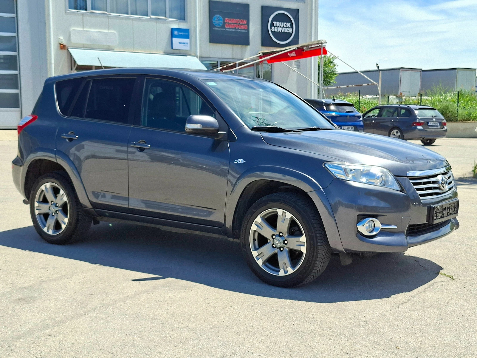 Toyota Rav4 2.2D-CAT 4x4 F1* АВТОМАТ* КОЖА* НАВИ* ПОДГРЕВ* KEY, снимка 2 - Автомобили и джипове - 53704224