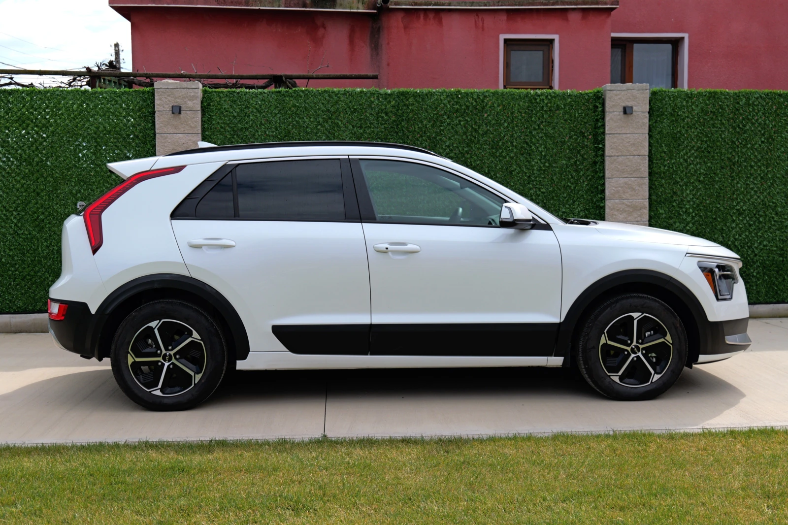 Kia Niro HEV, снимка 4 - Автомобили и джипове - 53982731