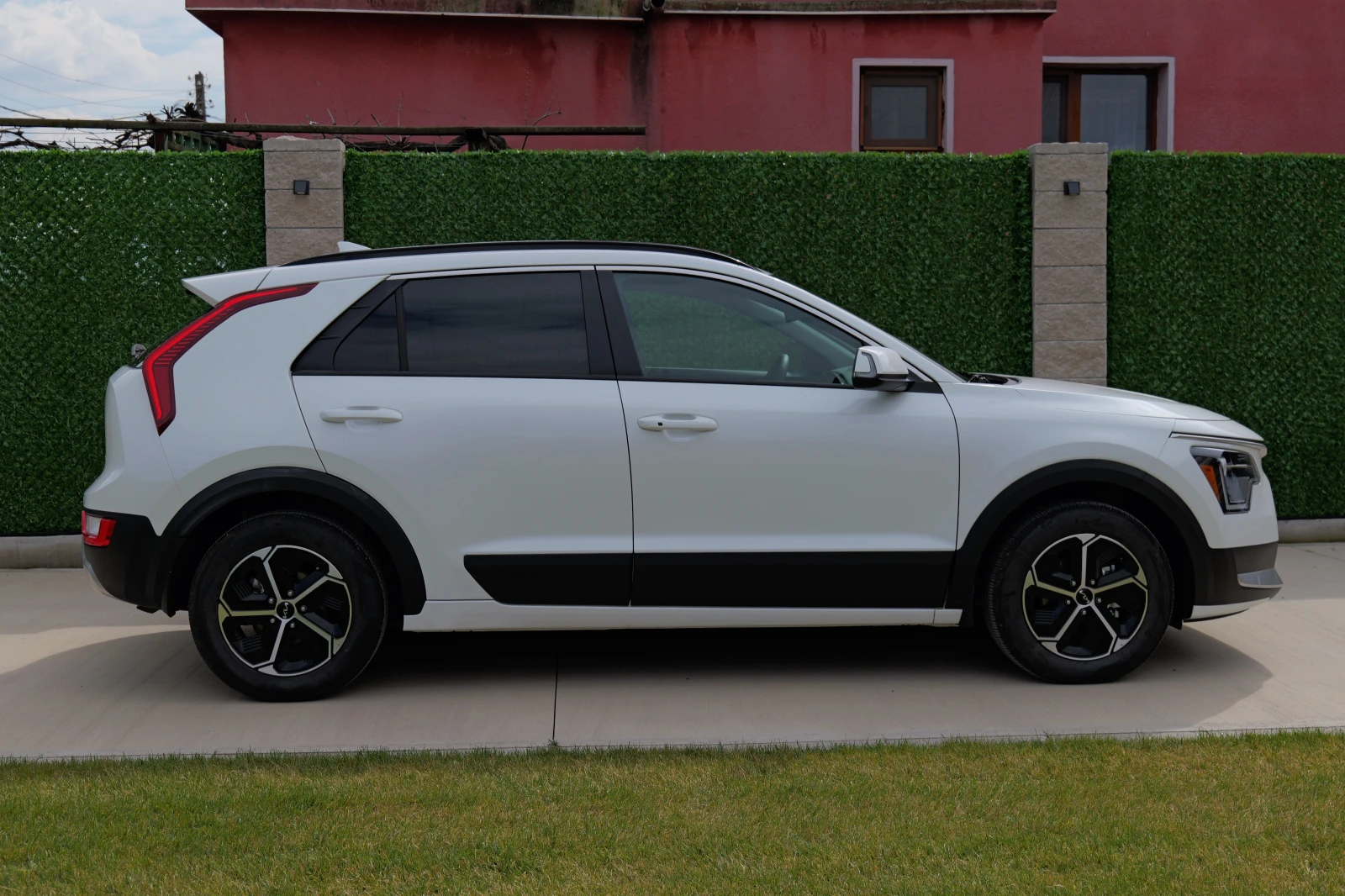 Kia Niro Hybrid, снимка 4 - Автомобили и джипове - 53982731