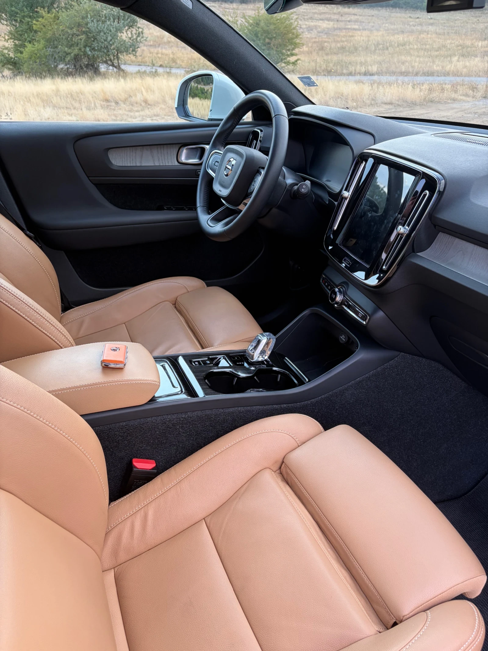 Volvo XC40 B4 AWD Inscription Full, снимка 8 - Автомобили и джипове - 56156558