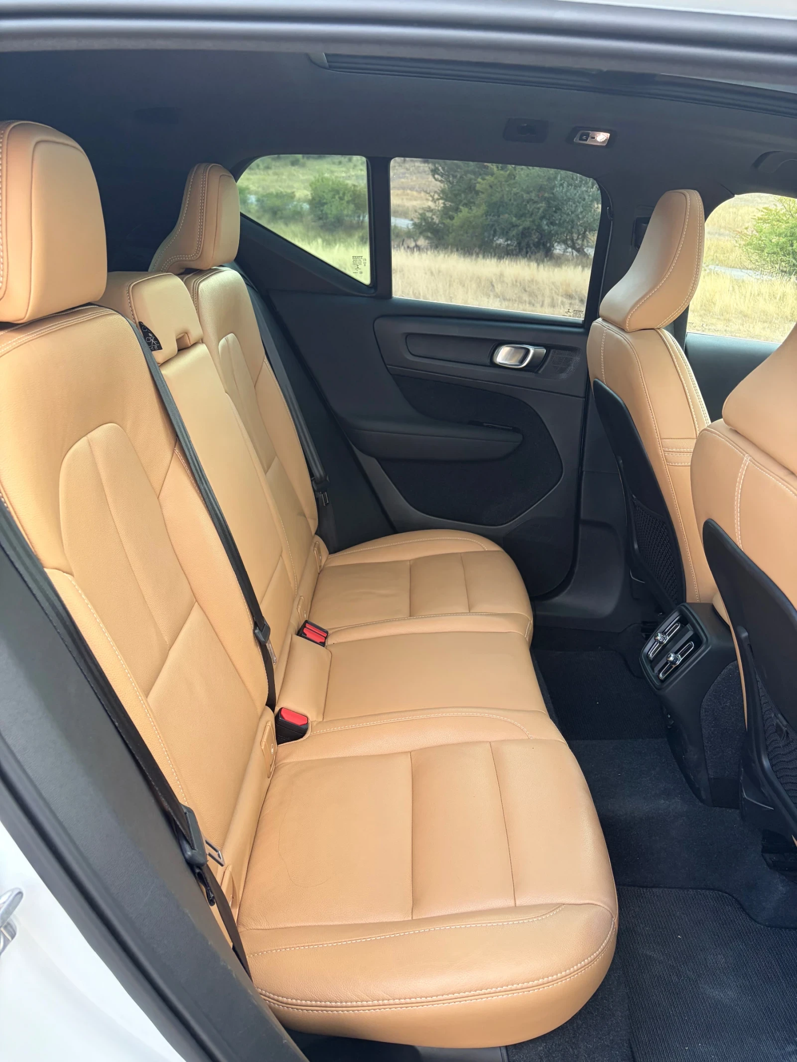 Volvo XC40 B4 AWD Inscription Full, снимка 9 - Автомобили и джипове - 56156558