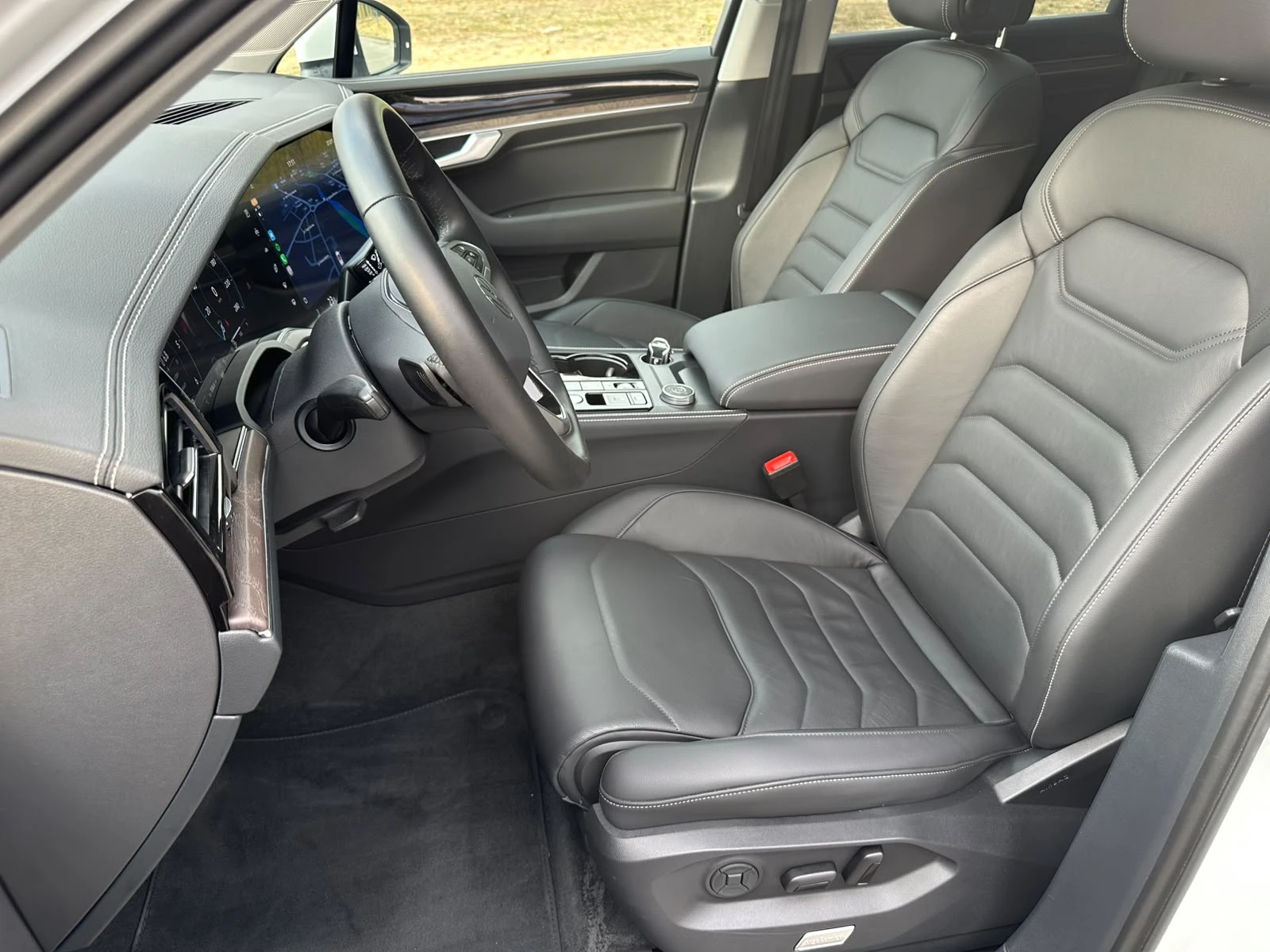 VW Touareg 3.0TDI* 4x4* Маtrix* 29km* Гаранция, снимка 7 - Автомобили и джипове - 56253175