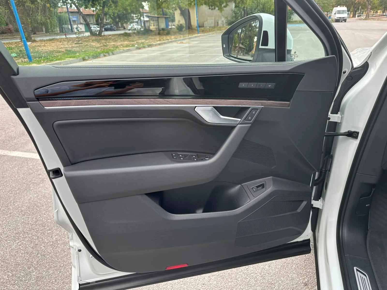 VW Touareg 3.0TDI* 4x4* Маtrix* 29km* Гаранция, снимка 9 - Автомобили и джипове - 56253175