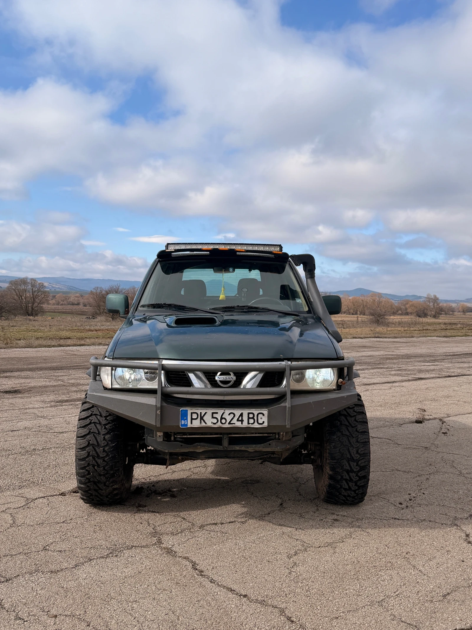 Nissan Terrano, снимка 2 - Автомобили и джипове - 56591245